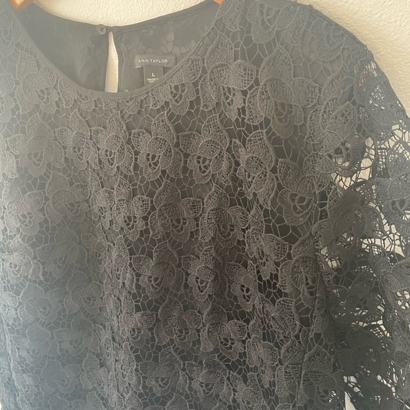 🖤 Ann Taylor black lace blouse 🖤 - Picture 2 of 2